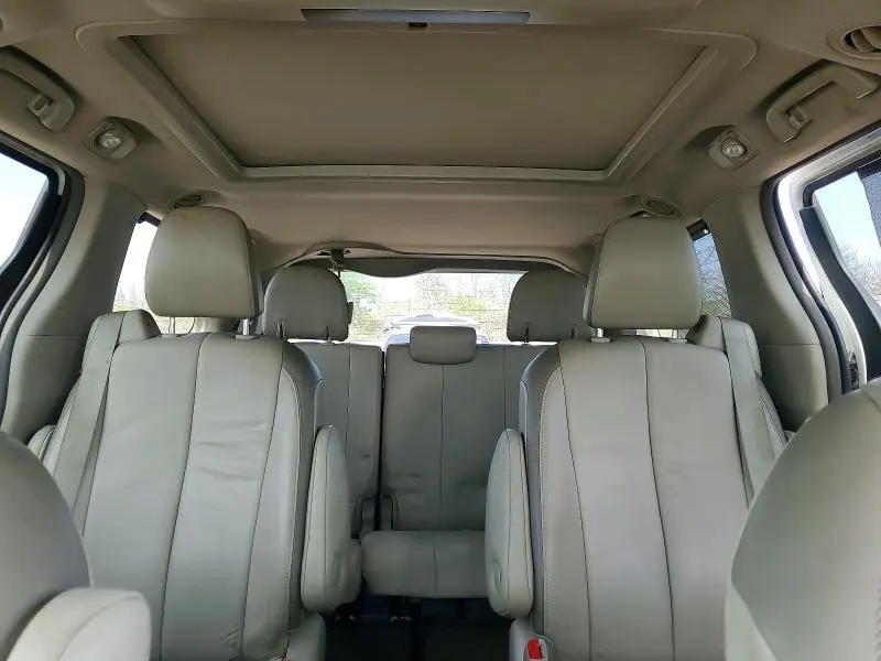 2013 TOYOTA SIENNA LIMITED 7-PASSENGER  