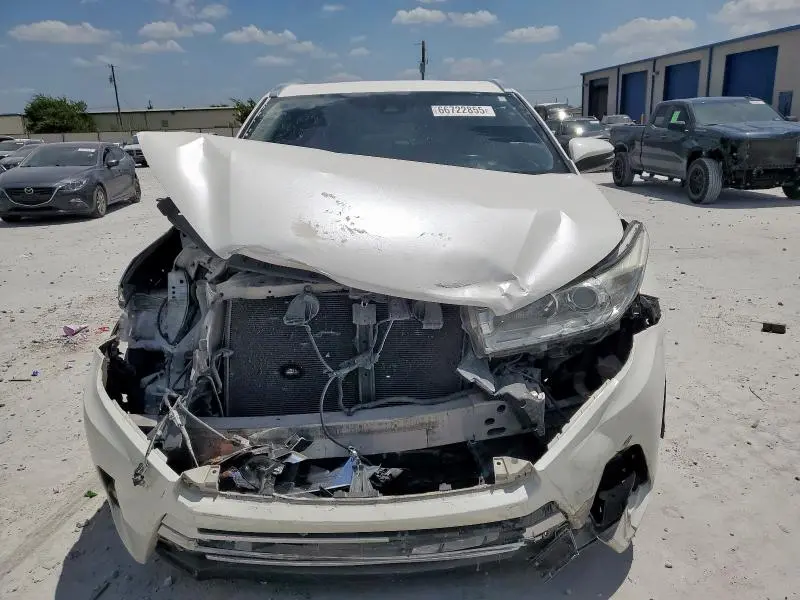 2018 TOYOTA HIGHLANDER SE  