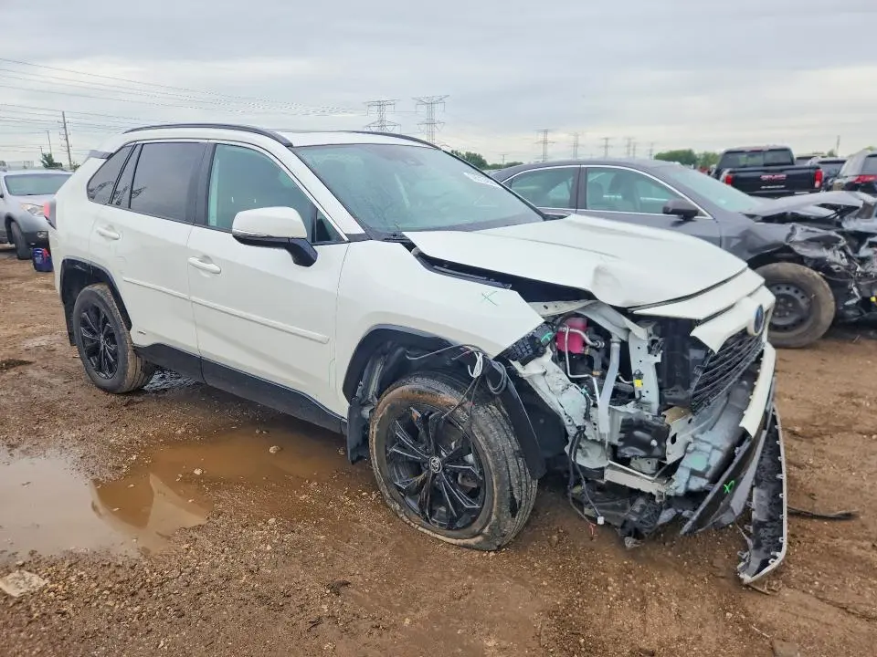 2022 TOYOTA RAV4 SE  