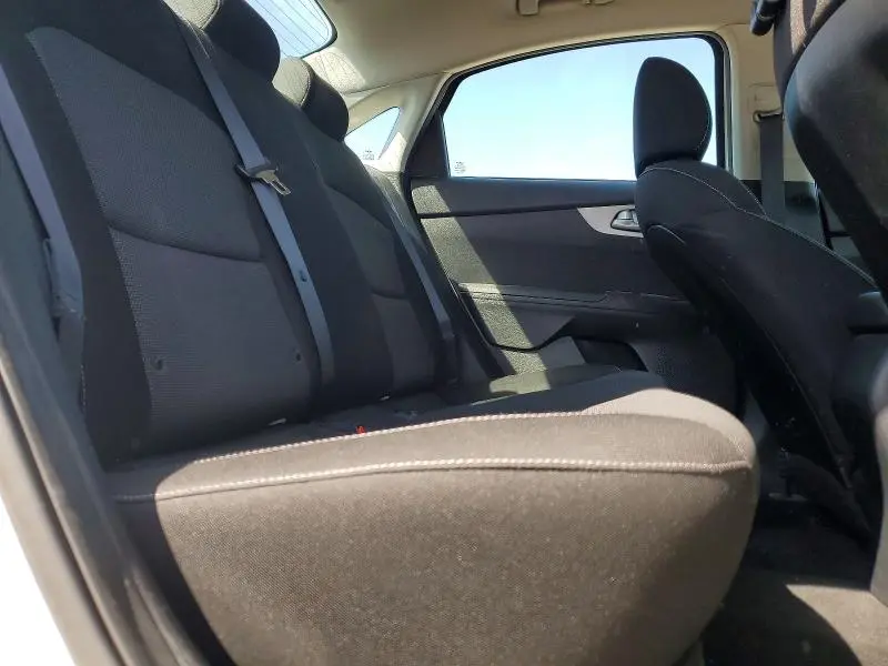 2023 KIA FORTE LX  