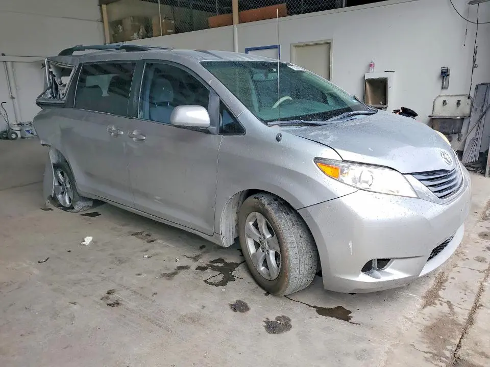 2014 TOYOTA SIENNA LE 8-PASSENGER  