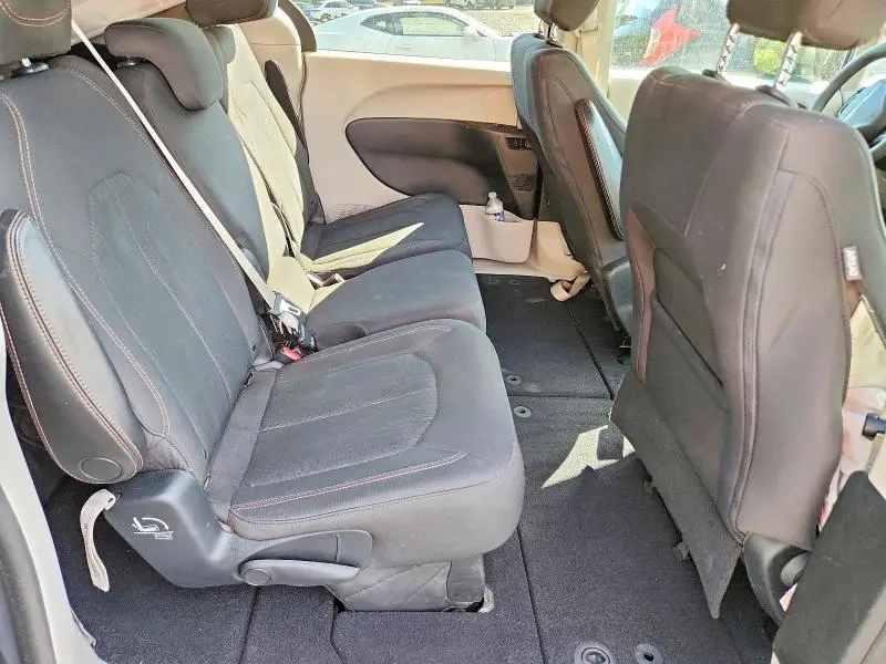 2017 CHRYSLER PACIFICA LX  