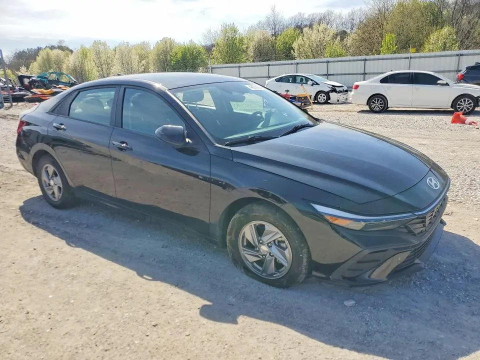 2024 HYUNDAI ELANTRA SE  