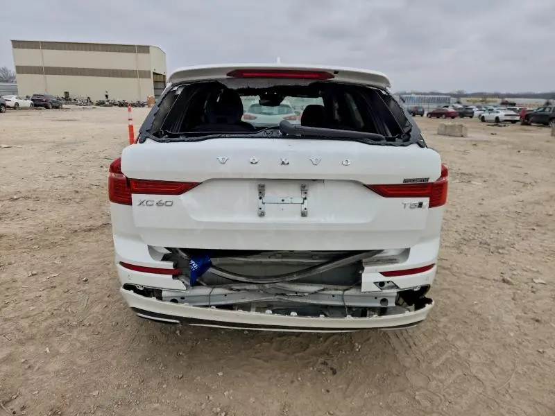 2021 VOLVO XC60 T5 R-DESIGN  