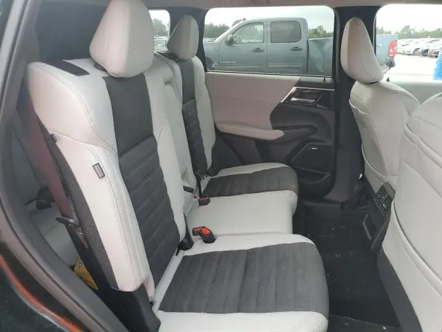 2025 MITSUBISHI OUTLANDER SE