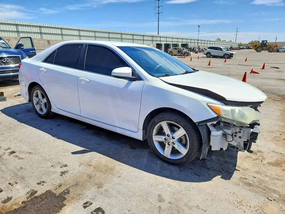 2013 TOYOTA CAMRY SE  