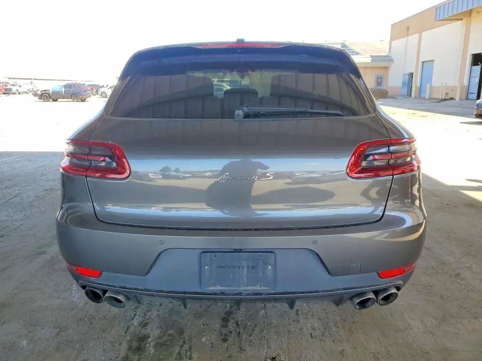 2015 PORSCHE MACAN   