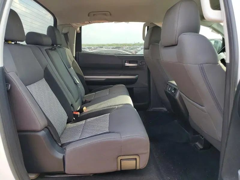 2017 TOYOTA TUNDRA CREWMAX SR5  