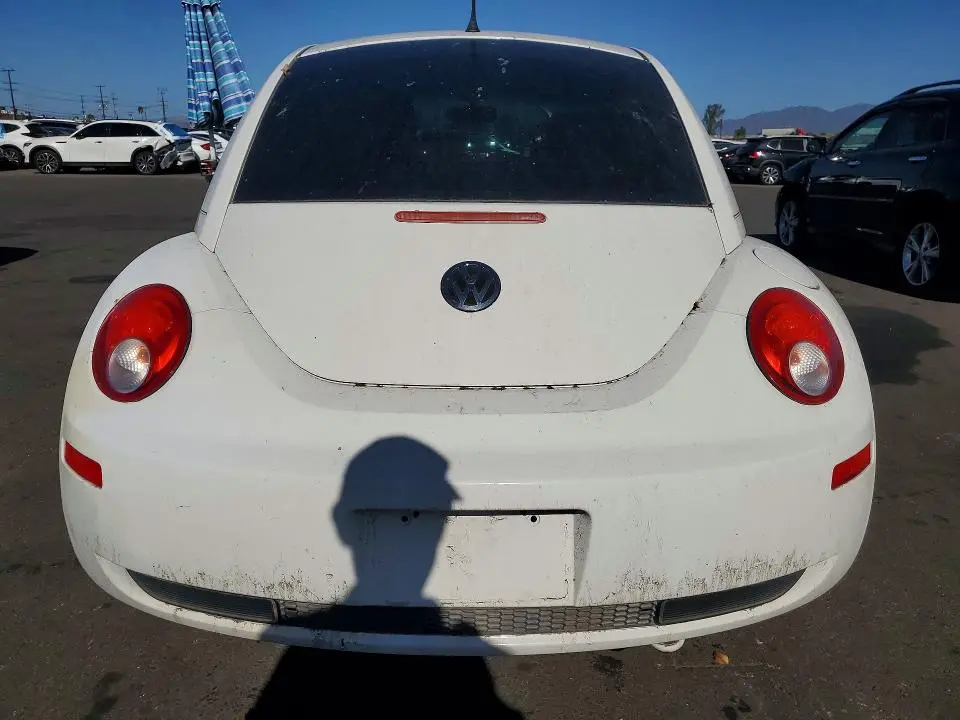 2010 VOLKSWAGEN NEW BEETLE   
