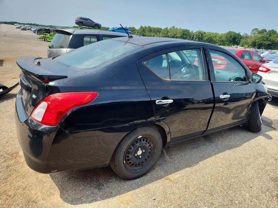 2019 NISSAN VERSA SV  