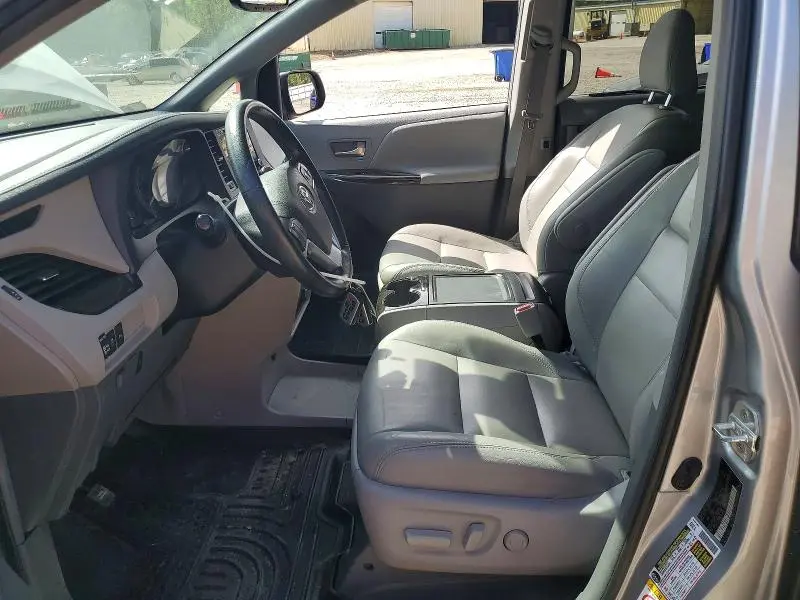 2019 TOYOTA SIENNA XLE 8-PASSENGER  