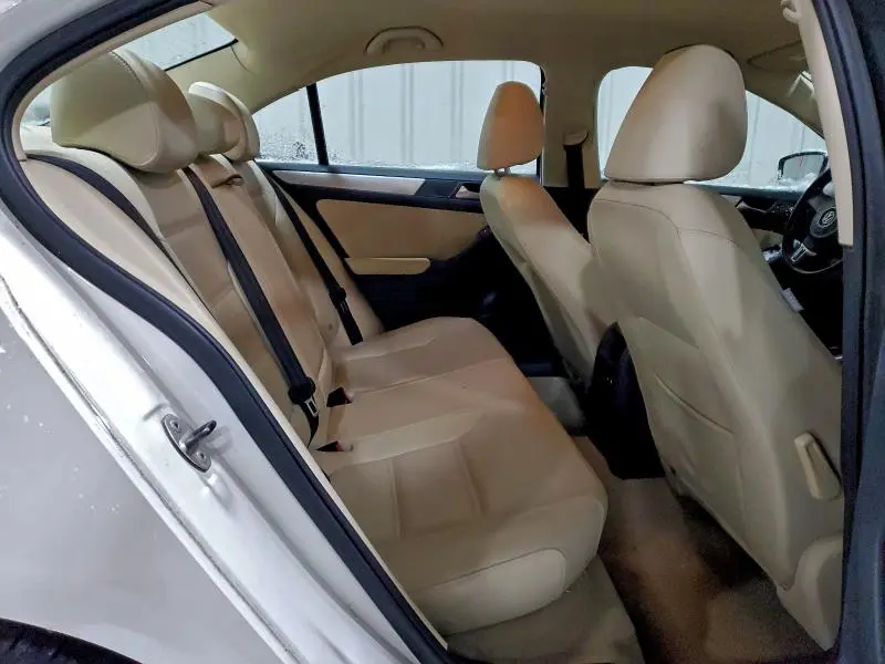 2013 VOLKSWAGEN JETTA SE  