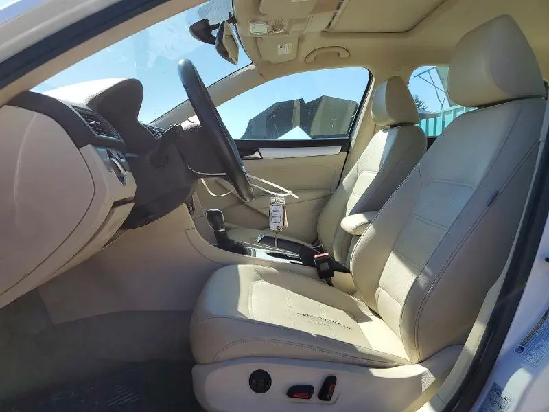 2013 VOLKSWAGEN PASSAT SE  