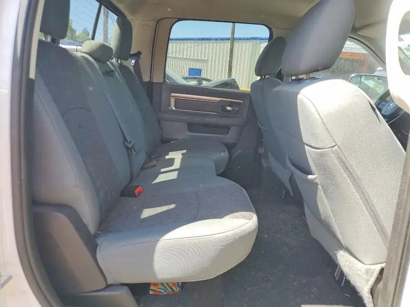 2016 RAM 1500 SLT  