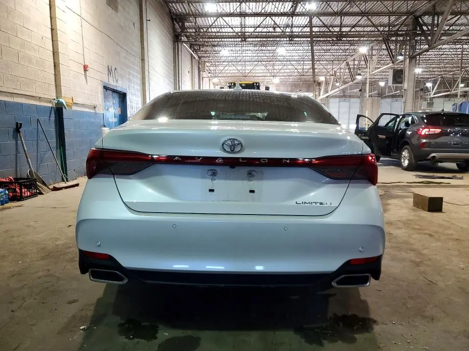 2022 TOYOTA AVALON LIMITED  