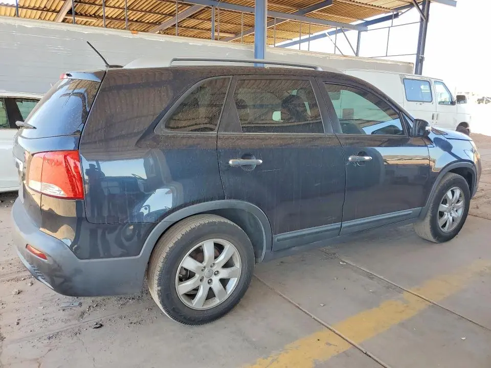 2013 KIA SORENTO LX  
