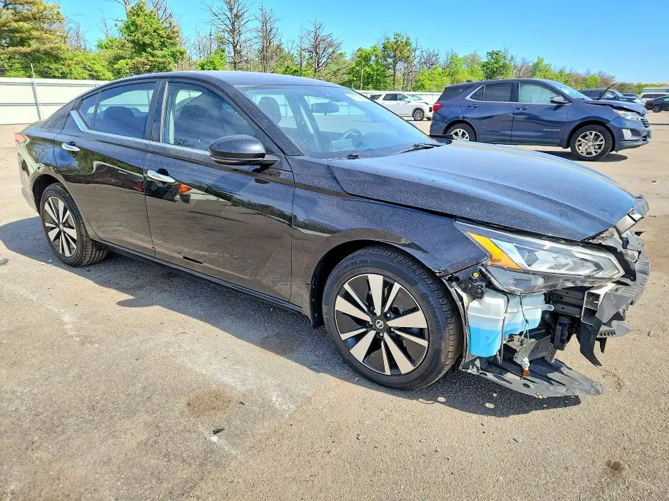 2021 NISSAN ALTIMA SV  