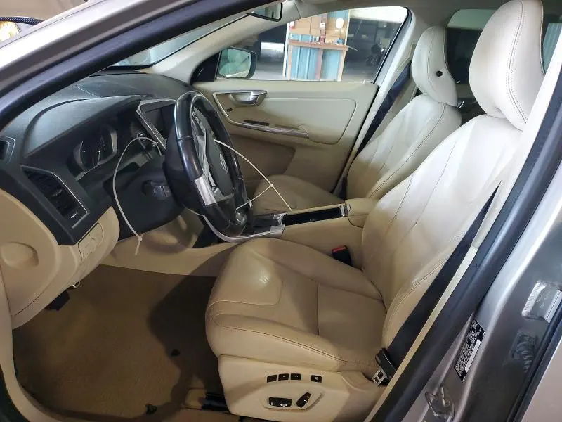2015 VOLVO XC60 T5 PLATINUM  