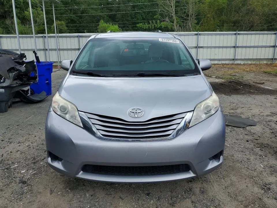 2015 TOYOTA SIENNA LE  