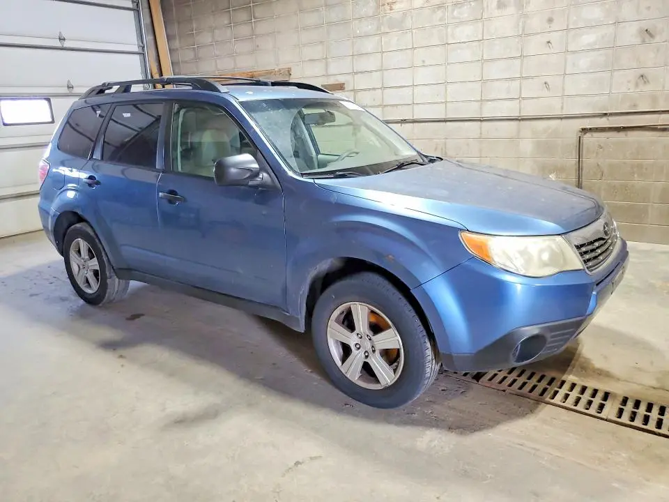 2010 SUBARU FORESTER XS  