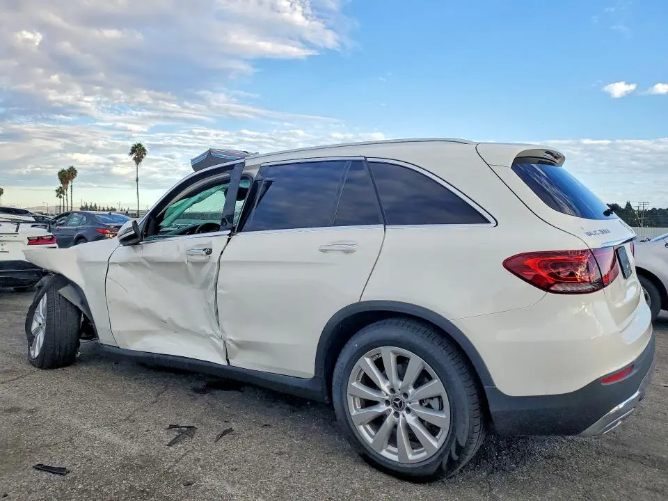 2020 MERCEDES-BENZ GLC 300  