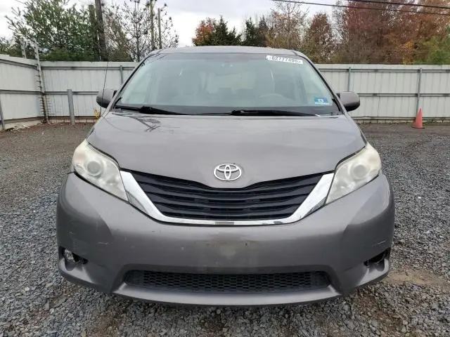 2014 TOYOTA SIENNA LE  