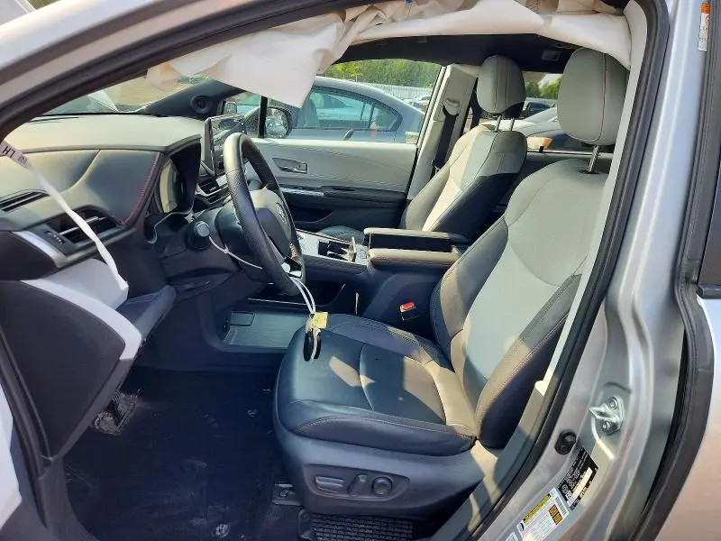 2021 TOYOTA SIENNA LE  