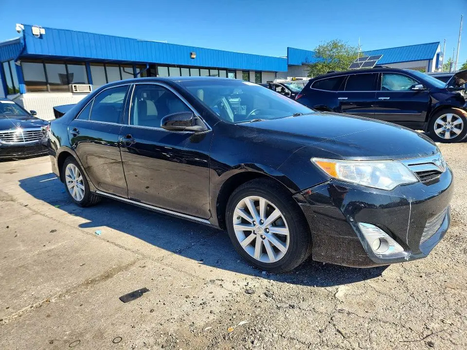 2014 TOYOTA CAMRY XLE  