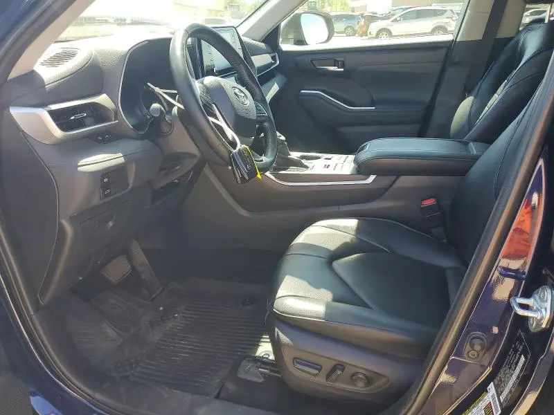 2022 TOYOTA HIGHLANDER XLE  