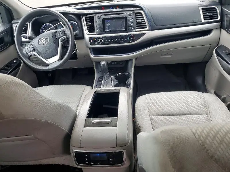 2017 TOYOTA HIGHLANDER LE  
