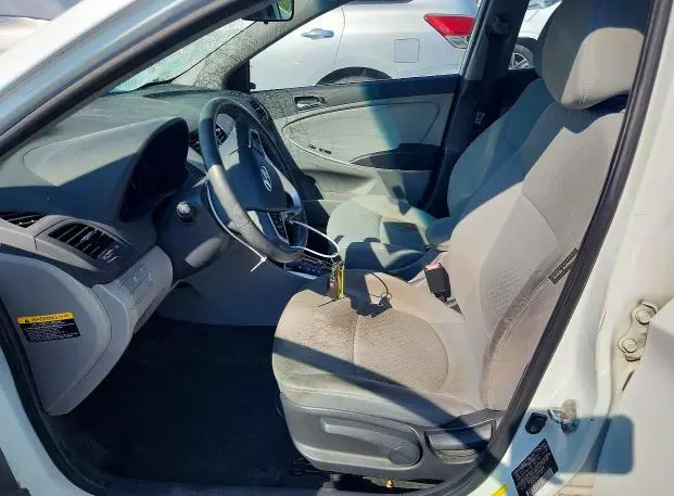 2012 HYUNDAI ACCENT SE  