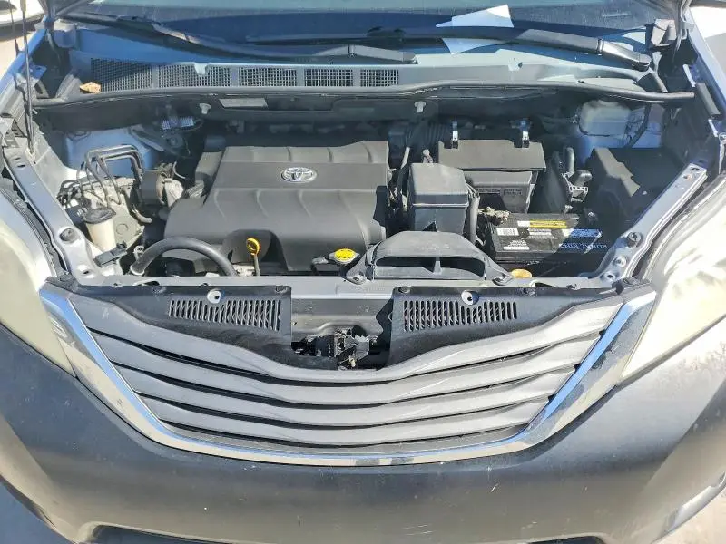 2011 TOYOTA SIENNA XLE  