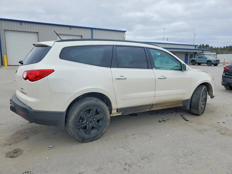 2011 CHEVROLET TRAVERSE LT  