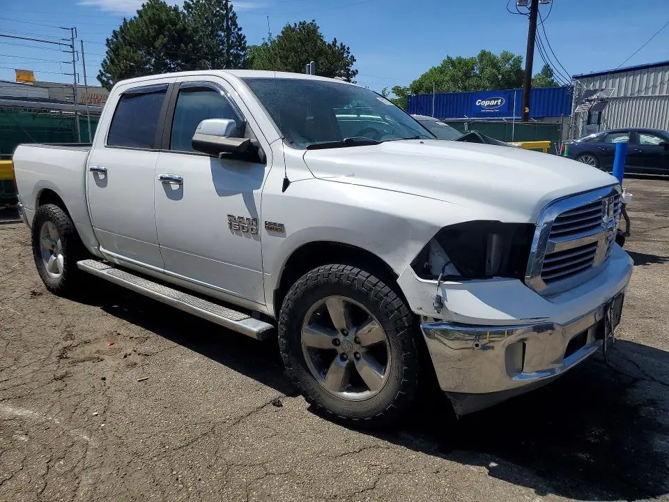 2016 RAM 1500 SLT  