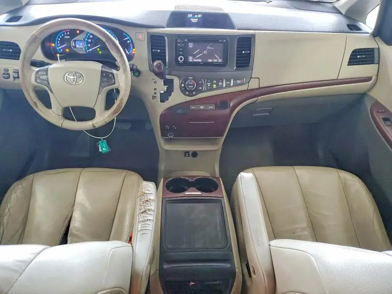 2014 TOYOTA SIENNA XLE 8-PASSENGER  