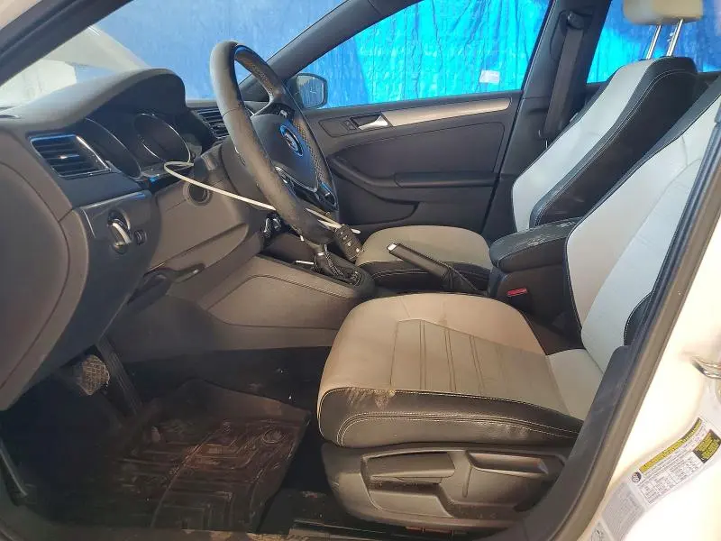 2016 VOLKSWAGEN JETTA SPORT  