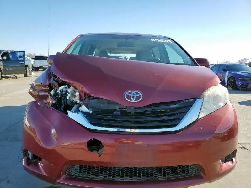 2011 TOYOTA SIENNA LE  