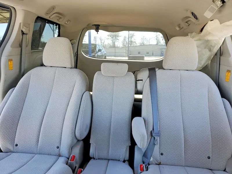 2014 TOYOTA SIENNA LE  