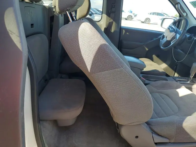 2015 NISSAN FRONTIER S  