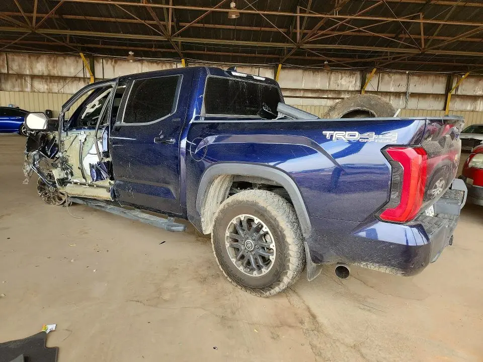 2022 TOYOTA TUNDRA SR5  