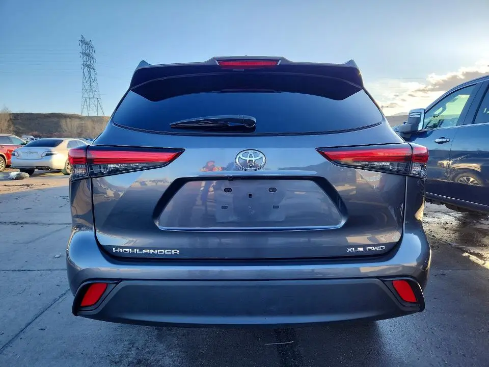 2023 TOYOTA HIGHLANDER XLE  