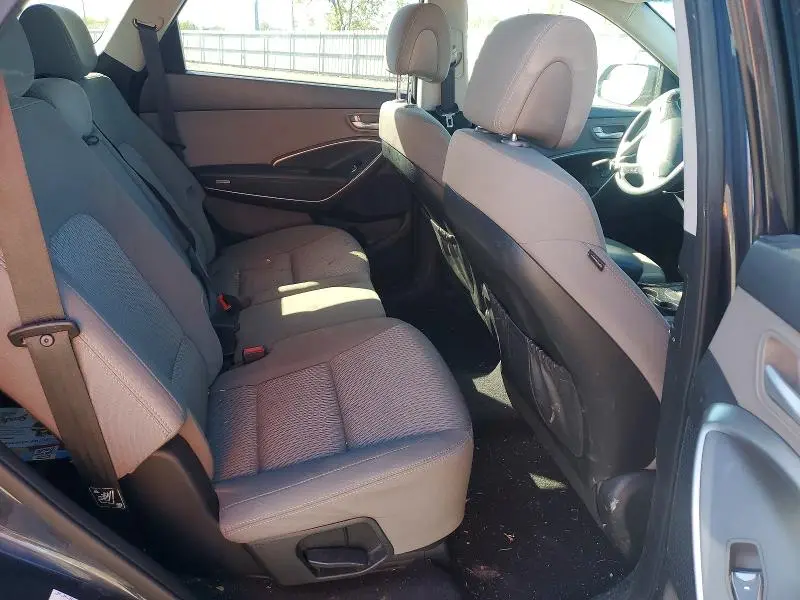 2017 HYUNDAI SANTA FE SE  