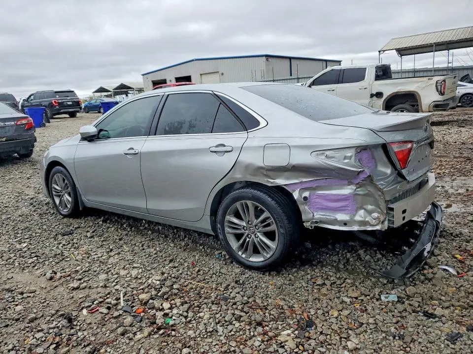 2016 TOYOTA CAMRY SE  