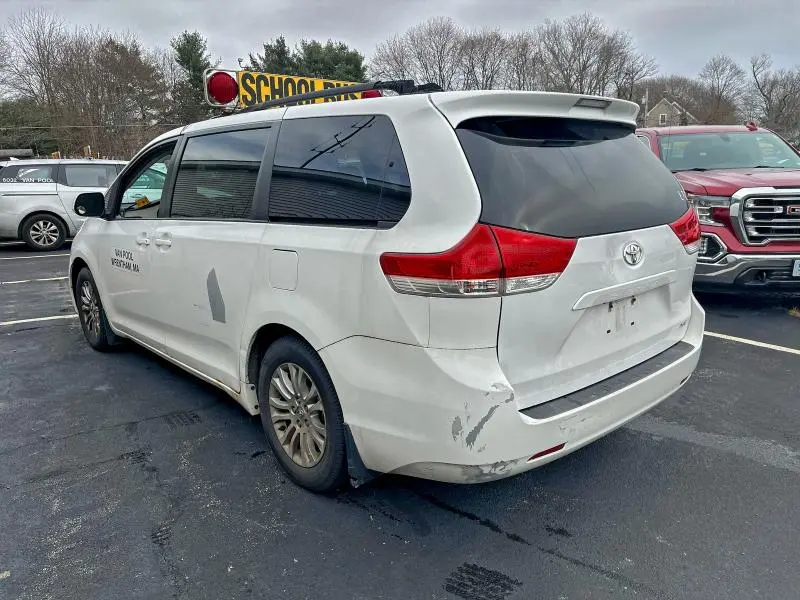 2014 TOYOTA SIENNA XLE  
