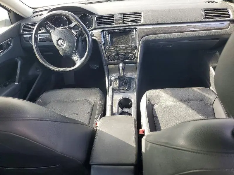 2018 VOLKSWAGEN PASSAT SE  