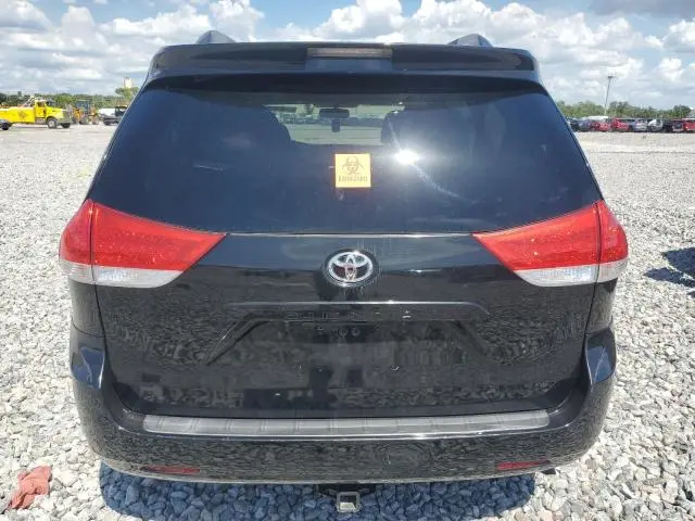 2011 TOYOTA SIENNA LE  