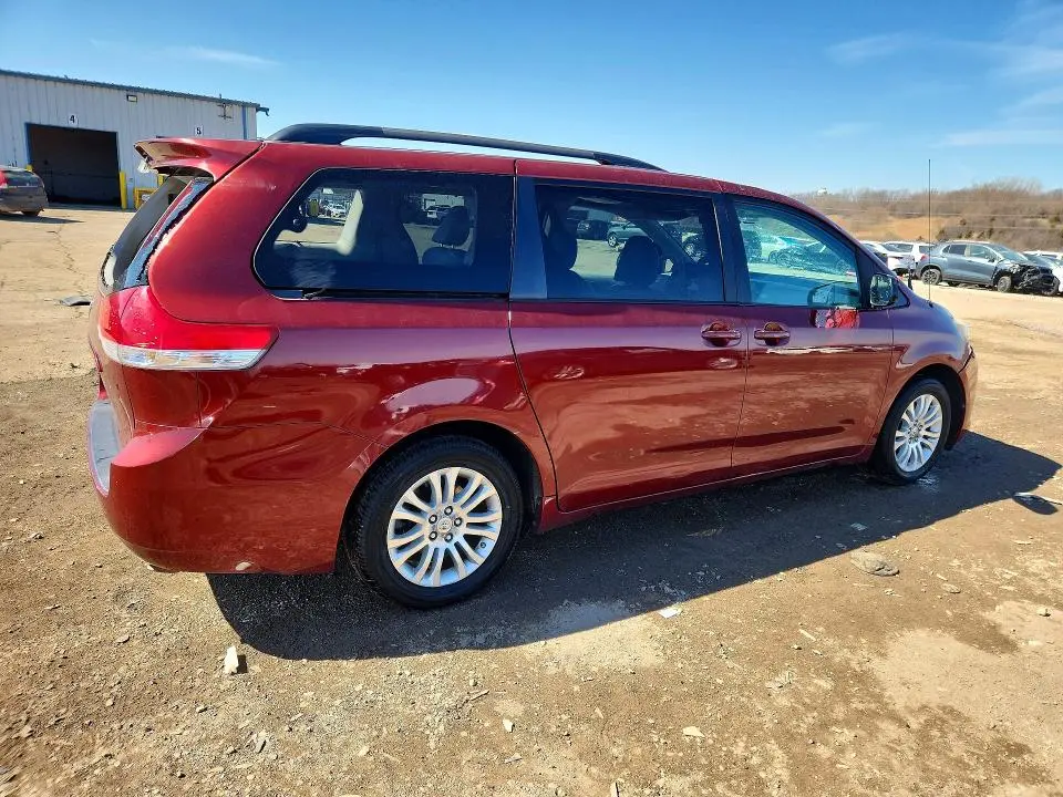 2011 TOYOTA SIENNA XLE 8-PASSENGER  