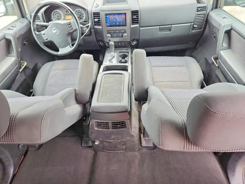 2010 NISSAN TITAN SE  