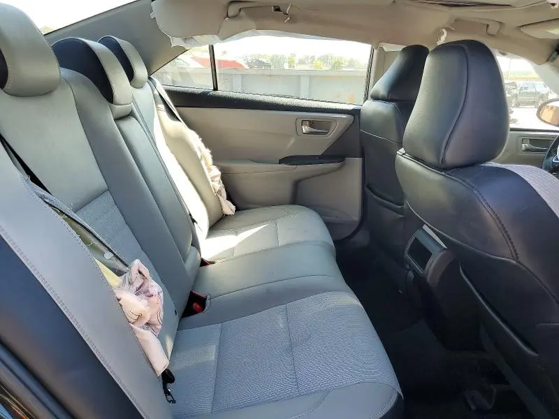 2016 TOYOTA CAMRY SE  