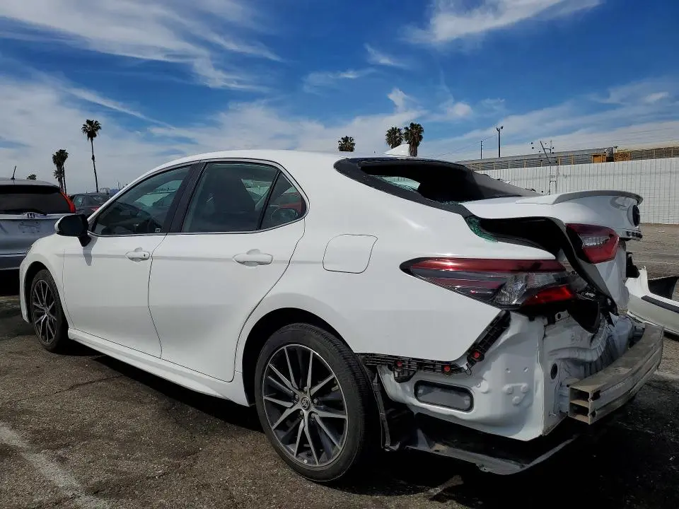 2021 TOYOTA CAMRY SE  